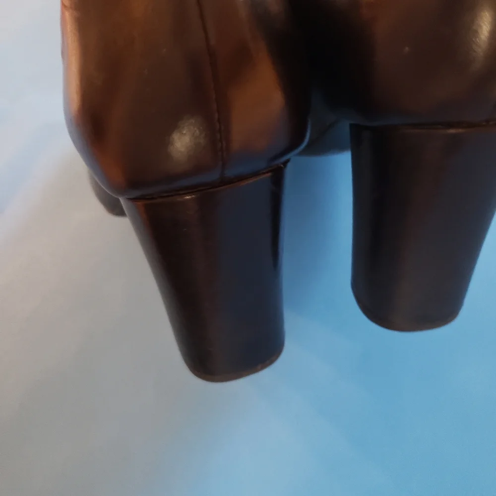 Elegant Black Women's Heels - Picture 5 of 7